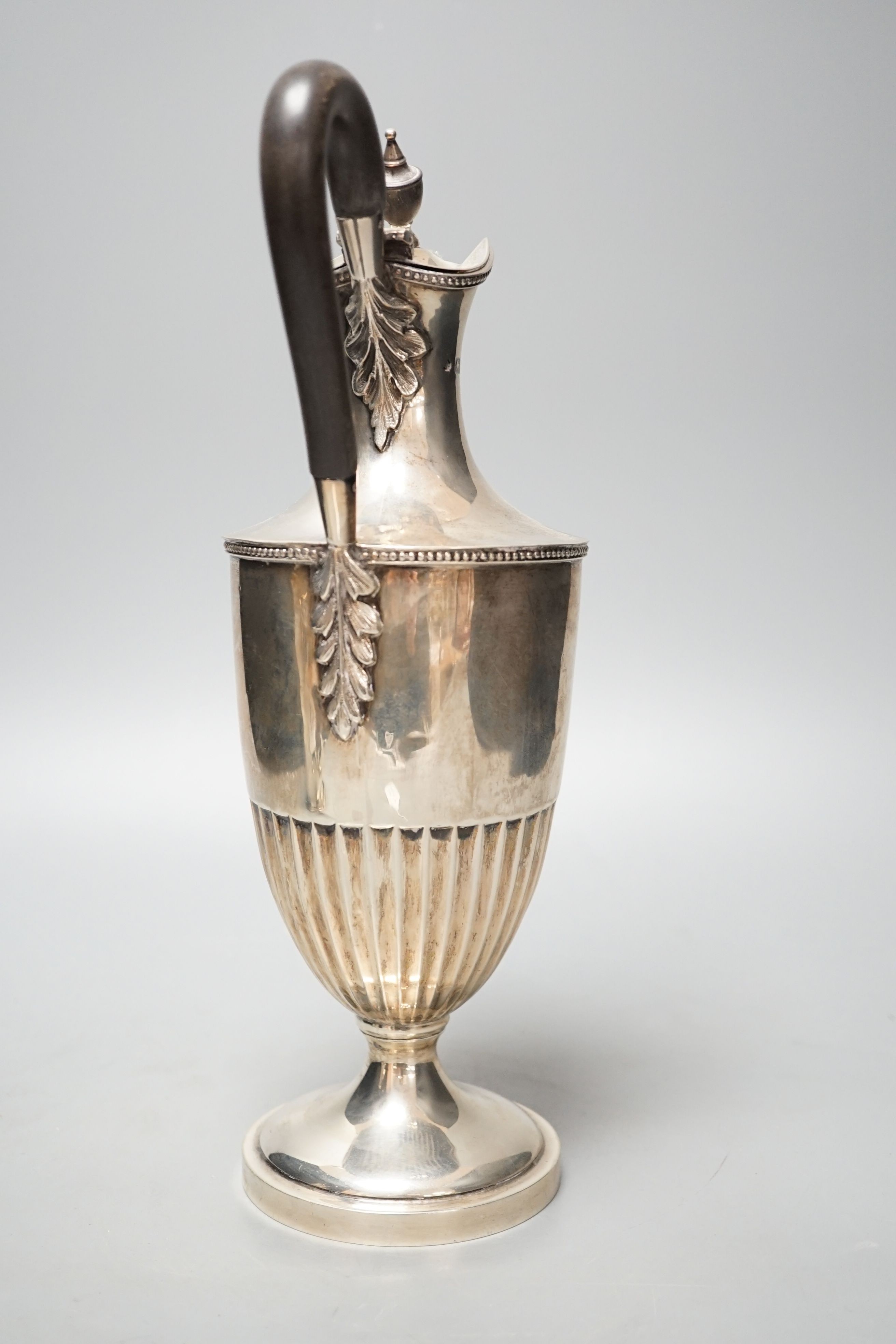 An Edwardian silver hot water jug, by William Hutton & Sons, London, 1901, height 30.7cm, gross weight 18.5oz.